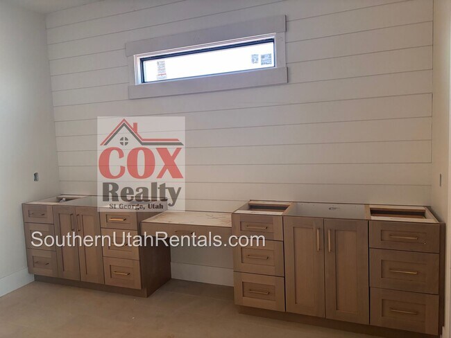 Building Photo - Gorgeous Washington Fields Home with 6 bed...