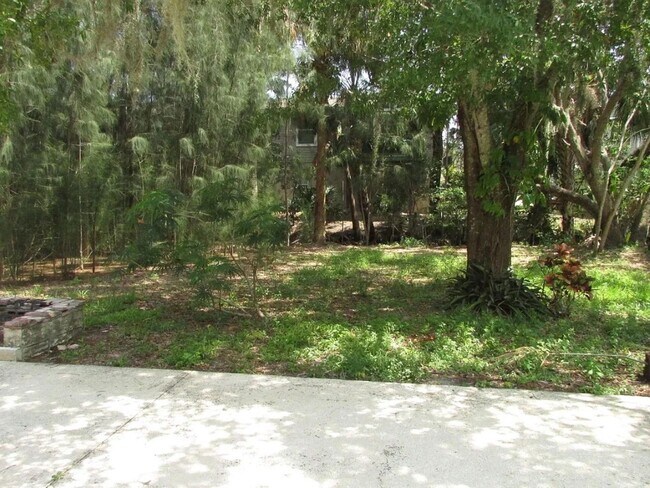 Building Photo - The Limestone House