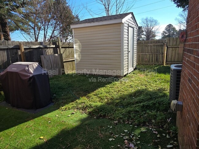 Building Photo - 1072 Level Green Blvd