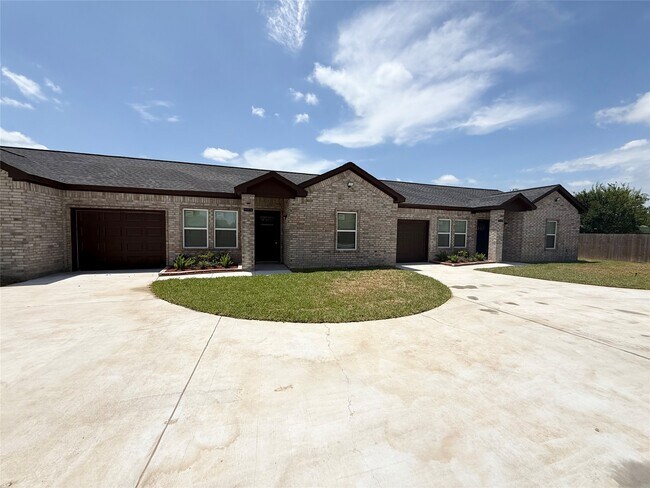 Building Photo - 9508 Quaker Ct