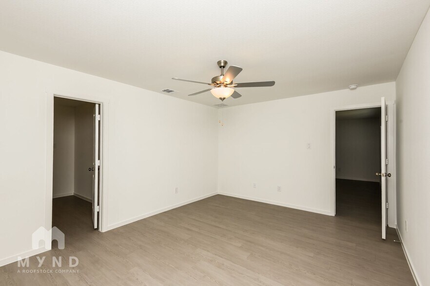 Building Photo - 2709 Ctr Crk Ln