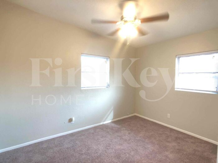 Building Photo - 8035 Robin Rd