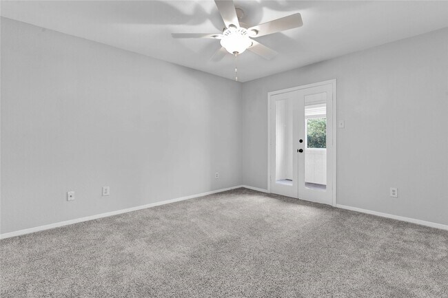 Building Photo - 2113 Lake Village Dr