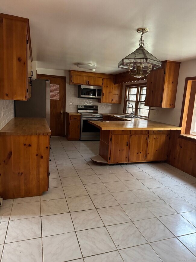 Building Photo - 85 Mountain Rd