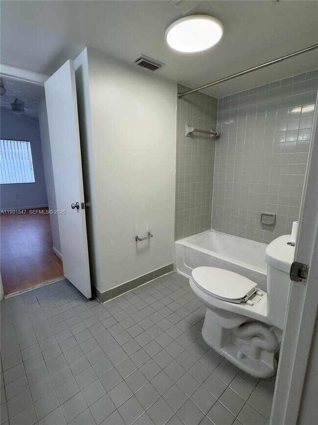 Building Photo - 2861 N Oakland Forest Dr