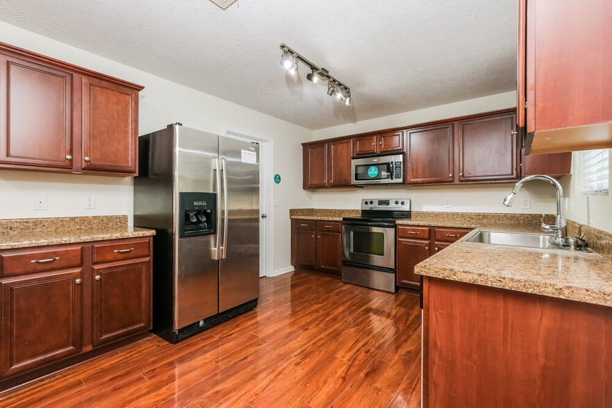 Building Photo - 538 Elderberry Way