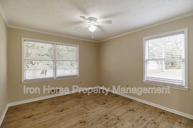 Building Photo - 1110 Maple Cir