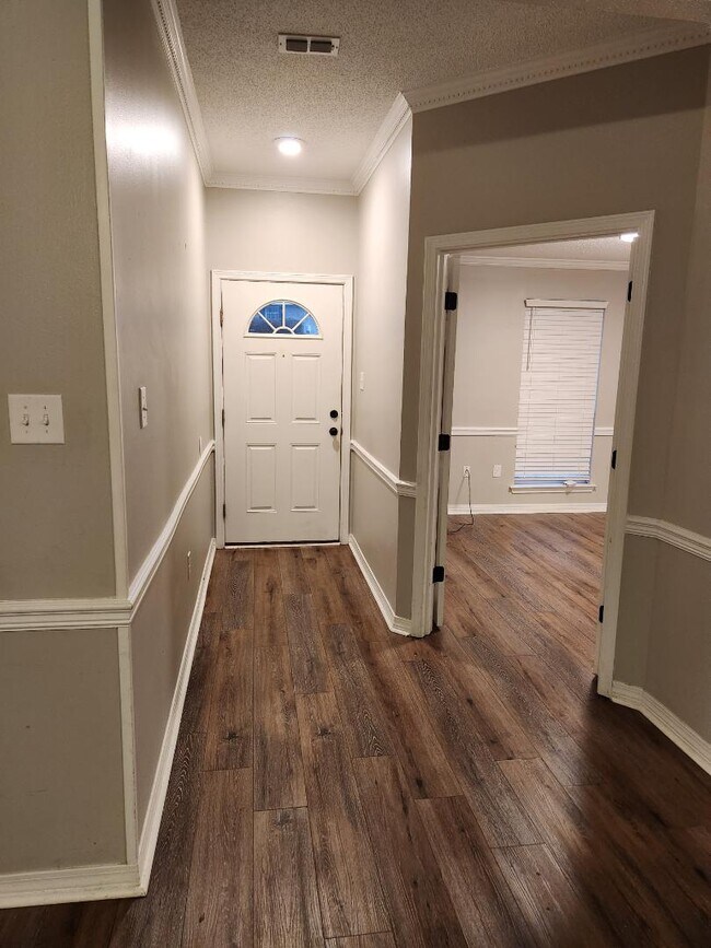 Building Photo - 9321 Champion Cir S