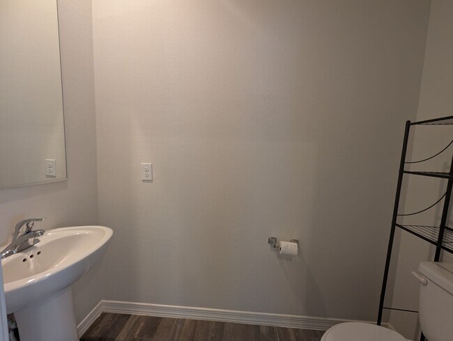 Building Photo - 3 Bedroom, 2.5 Bathroom Riverbend Home