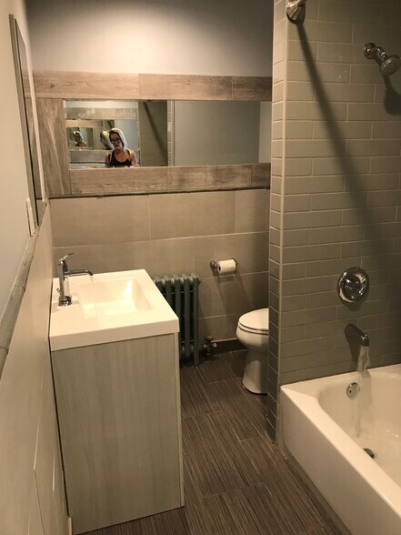 Building Photo - 533-2 Gerhard St