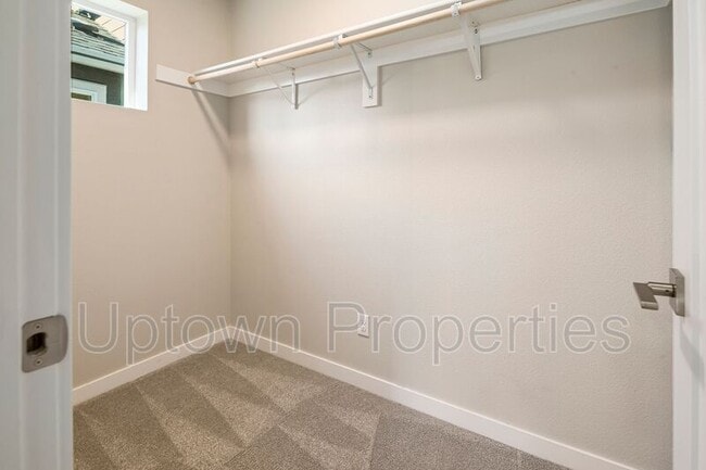 Building Photo - 4366 SE Lone Oak St