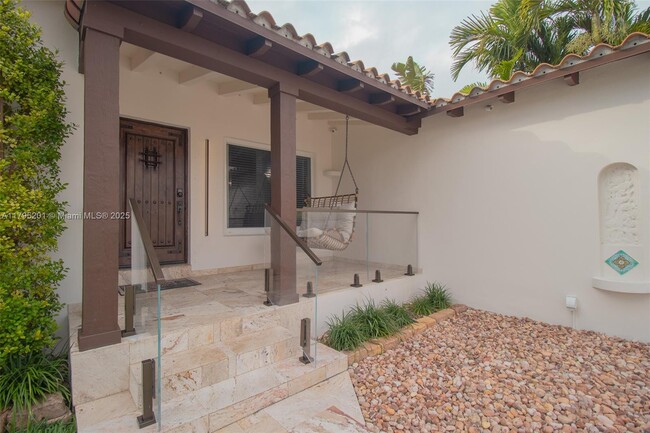 Building Photo - 3722 Royal Palm Ave