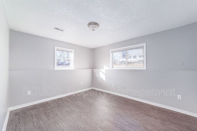 Building Photo - 3711 N Lydia Ave
