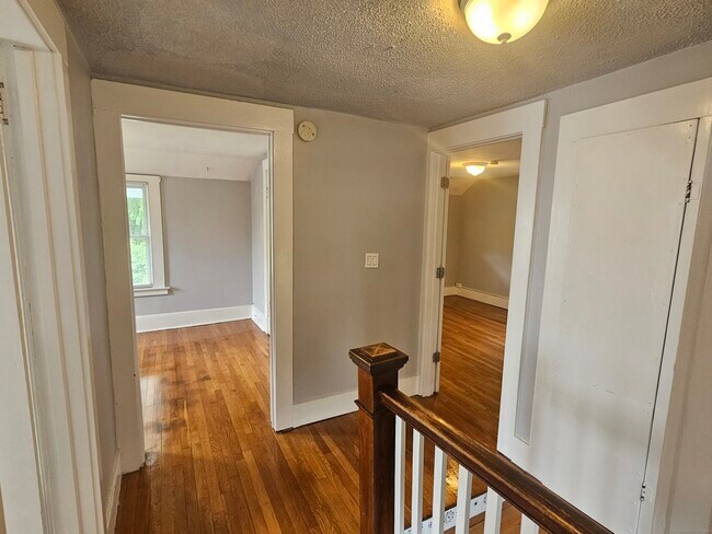 Building Photo - 33 Evergreen Ave