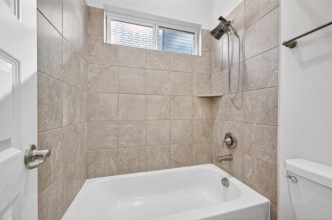 Building Photo - 40519 Goldeneye Pl