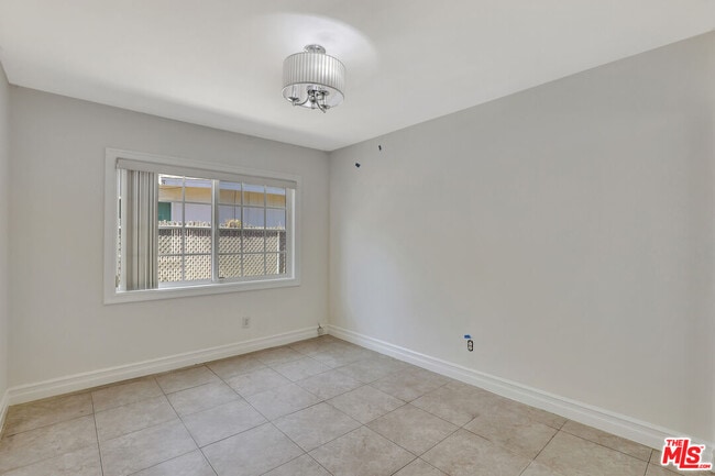 Building Photo - 6421 Franrivers Ave