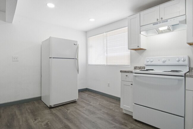 Building Photo - Convenient Location 1 bed 1 bath apartment - HVAC