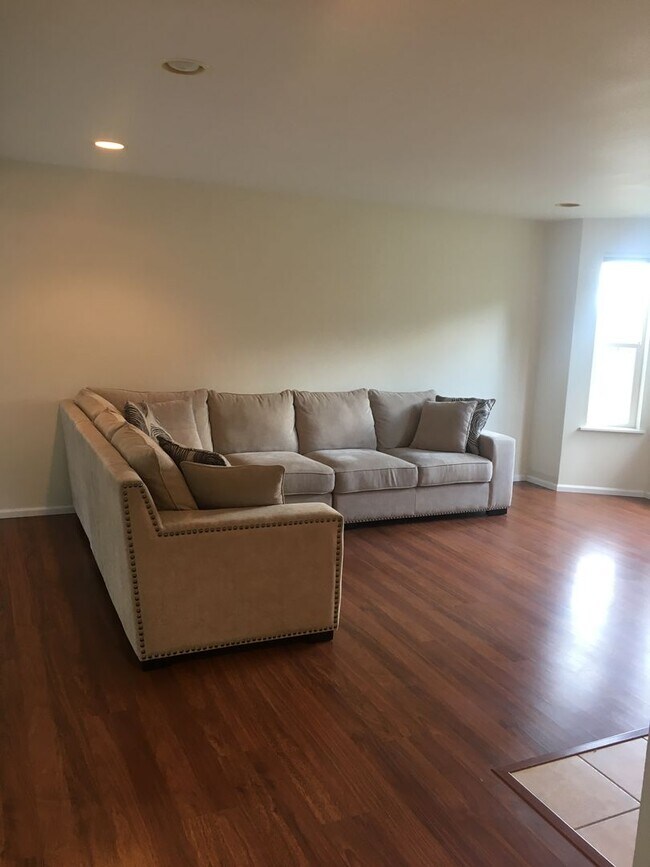 Building Photo - Cute 3 Bedroom House Near Lakeway