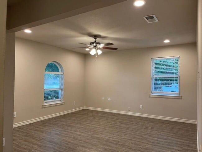 Building Photo - 1017-1019 Mullins Street