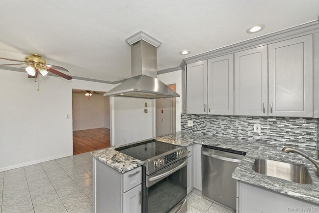 Building Photo - 110 Dix Hills Rd