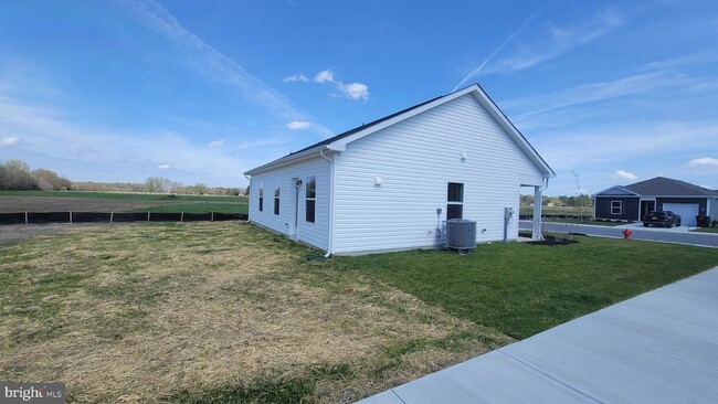 Building Photo - 102 Sycamore Ln