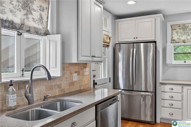Building Photo - 5686 Cetronia Rd
