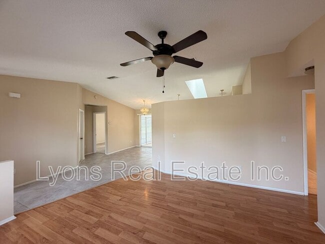 Building Photo - 25043 Palisade Rd