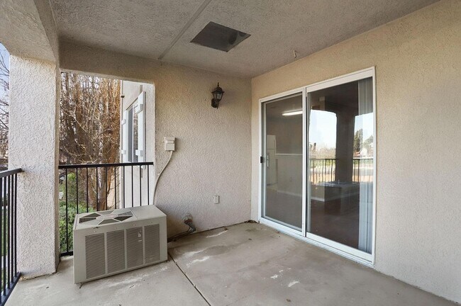 Building Photo - 565 Peerless Way