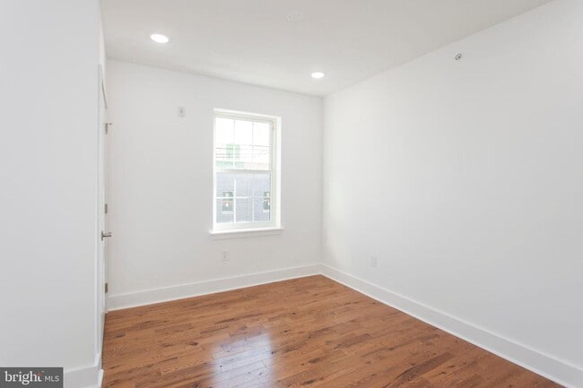 Building Photo - 1100 S 27th St