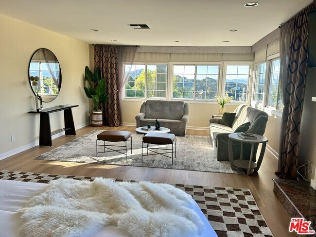 Building Photo - 11502 Dona Teresa Dr