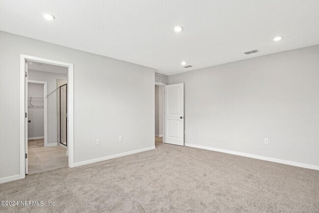 Building Photo - 14710 Cashew Ave