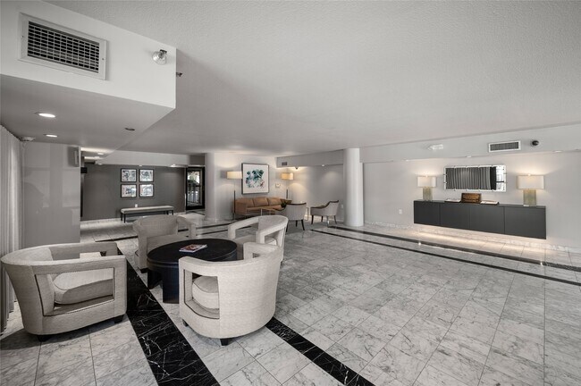 Building Photo - 1025 S Shepherd Dr