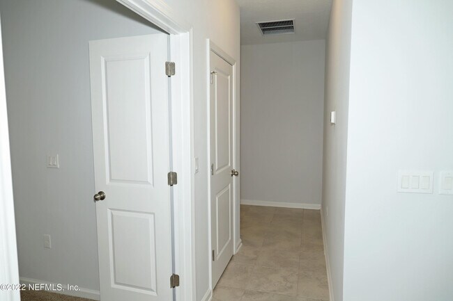 Building Photo - 220 Modesto Dr