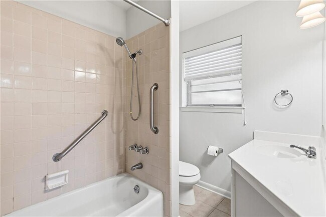 Building Photo - 426 Pine St