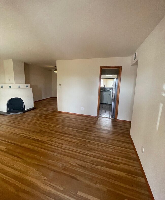 Building Photo - Casa Alegre 2 bedroom, 1 bath on Osage. Ha...