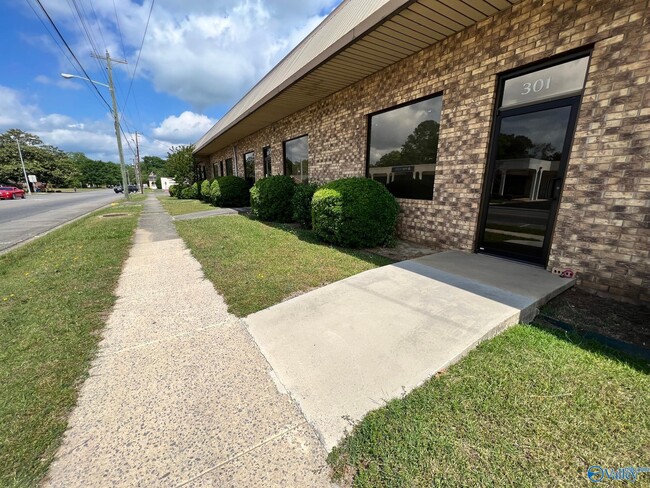Primary Photo - 301 W Main St