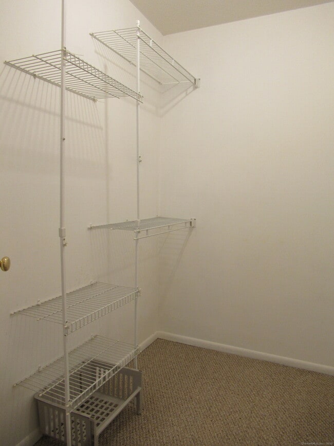 Building Photo - 67 Riverview Dr