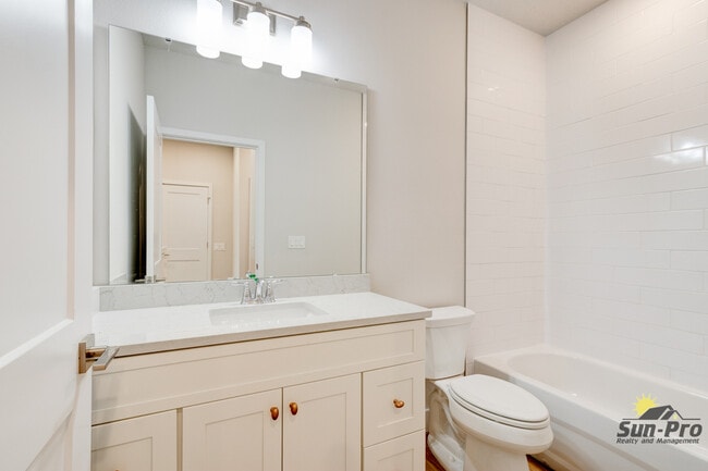 Building Photo - 3046 Isles Wy