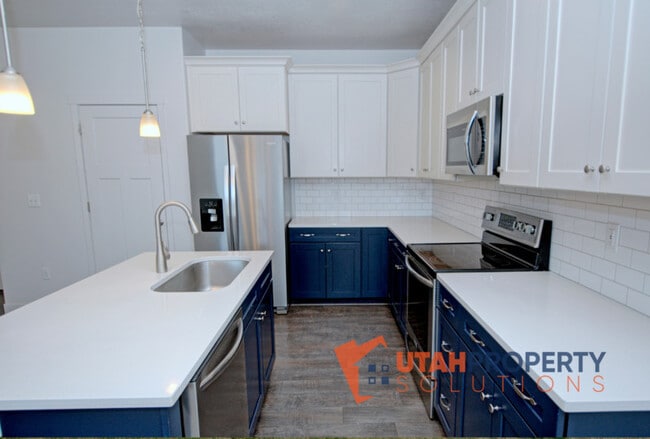 Building Photo - 1108 Emerald Pools Ln
