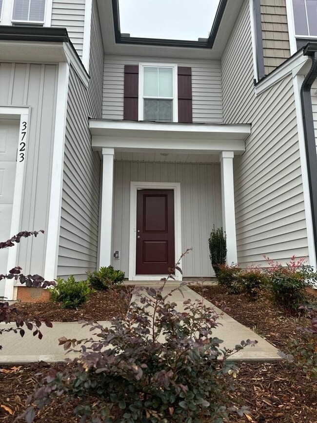 Primary Photo - Charming 3BR Townhome in Jamestown