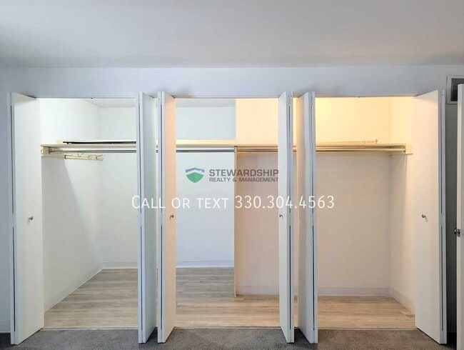 Building Photo - 376 Oak Mnr Ave NE