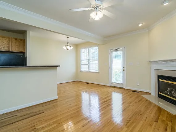 Building Photo - 5404 Goldenglow Way