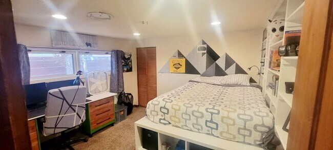 Building Photo - Reduced Rent | 5BD/3BA Home Near Pearl St, CU, Hiking, Park | plus $500 OFF First Months' Rent