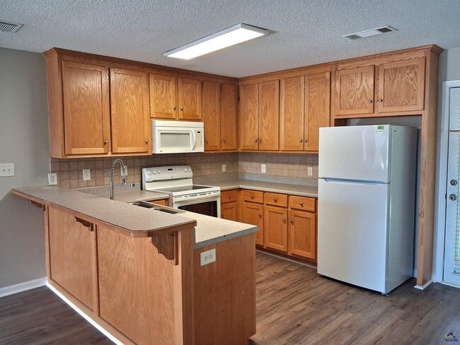 Building Photo - 105 Monticello Dr