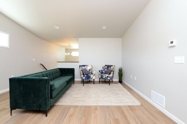Building Photo - 1223 Jill Dr W