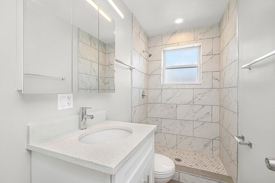 Building Photo - 6459 N Wayne Ave