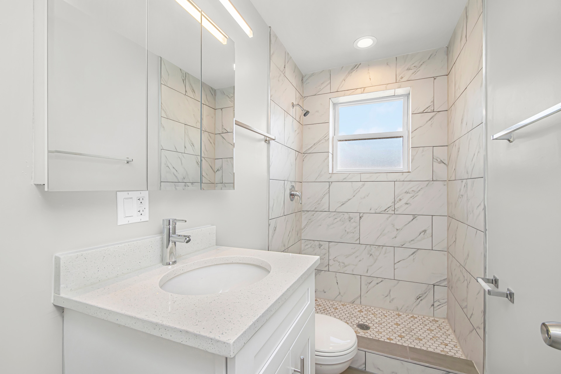 Building Photo - 6459 N Wayne Ave