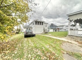 Building Photo - 986 Ash St