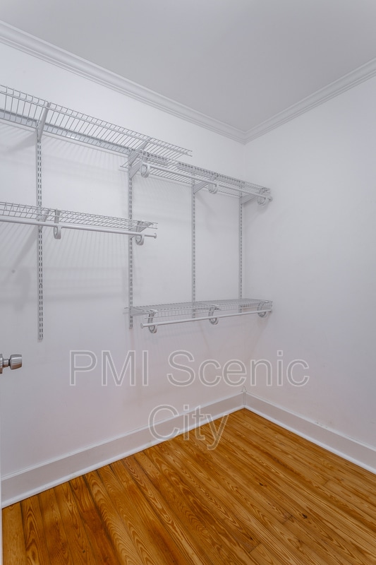 Building Photo - 513 Lytle St