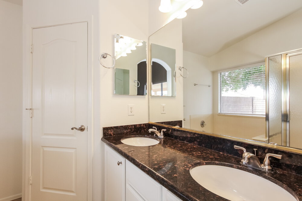 Building Photo - 9935 W Potter Dr
